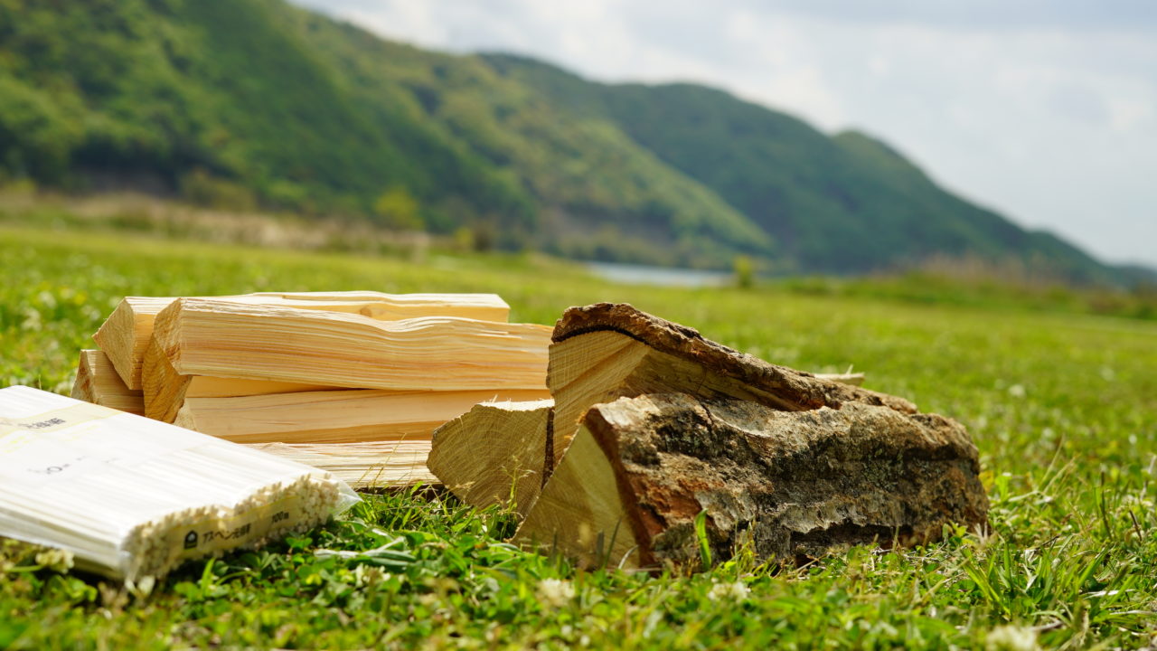 フェザースティックに適した木材の種類とは 針葉樹 広葉樹 割り箸 ノマドキャンプ