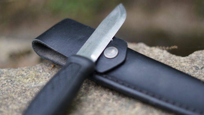 ブッシュクラフトで使える最強のナイフ モーラのフルタングナイフ ガーバーグ ノマドキャンプ