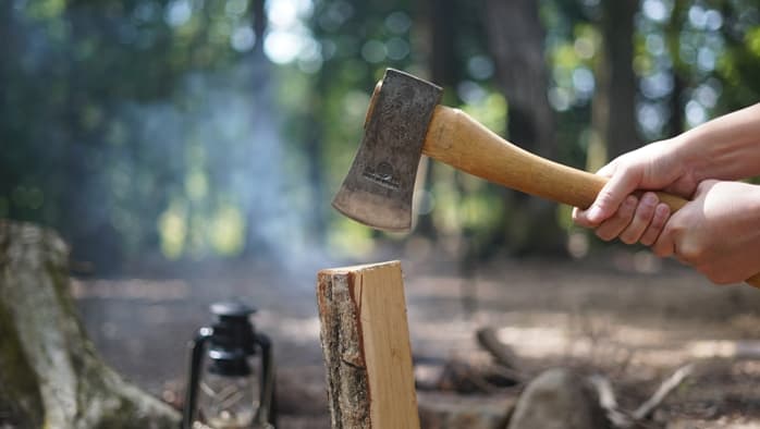 キャンプに斧は必要 焚火で必要な斧 鉈 ナイフの役割は ノマドキャンプ