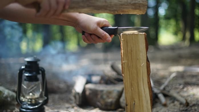 キャンプに斧は必要 焚火で必要な斧 鉈 ナイフの役割は ノマドキャンプ