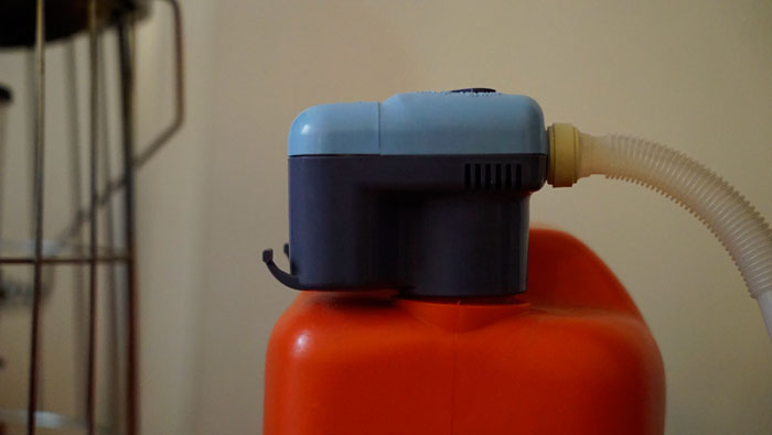 灯油タンク　電動ポンプ　給油口