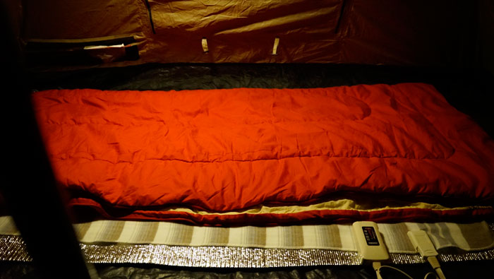 電気毛布　キャンプ寝袋